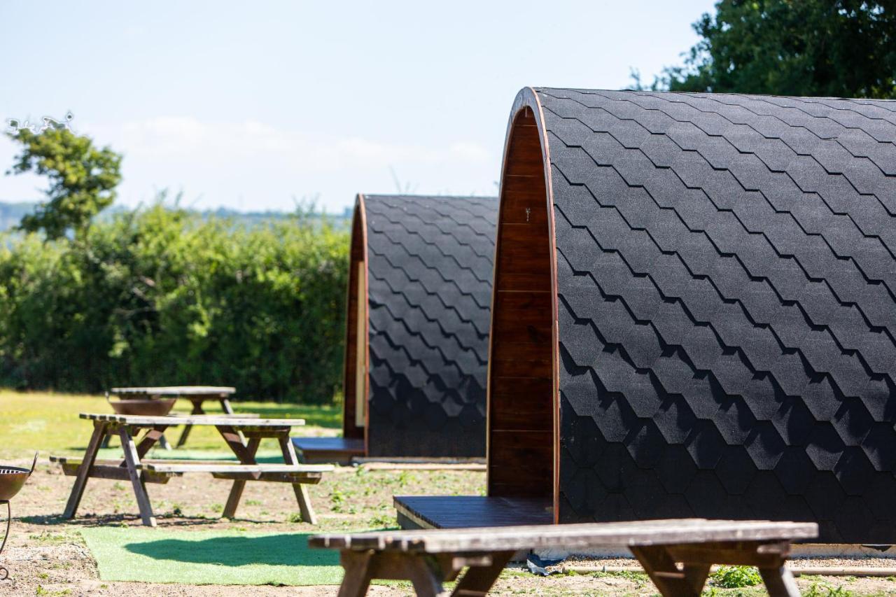 The Woolpack Glamping Hotel Maidstone Ngoại thất bức ảnh