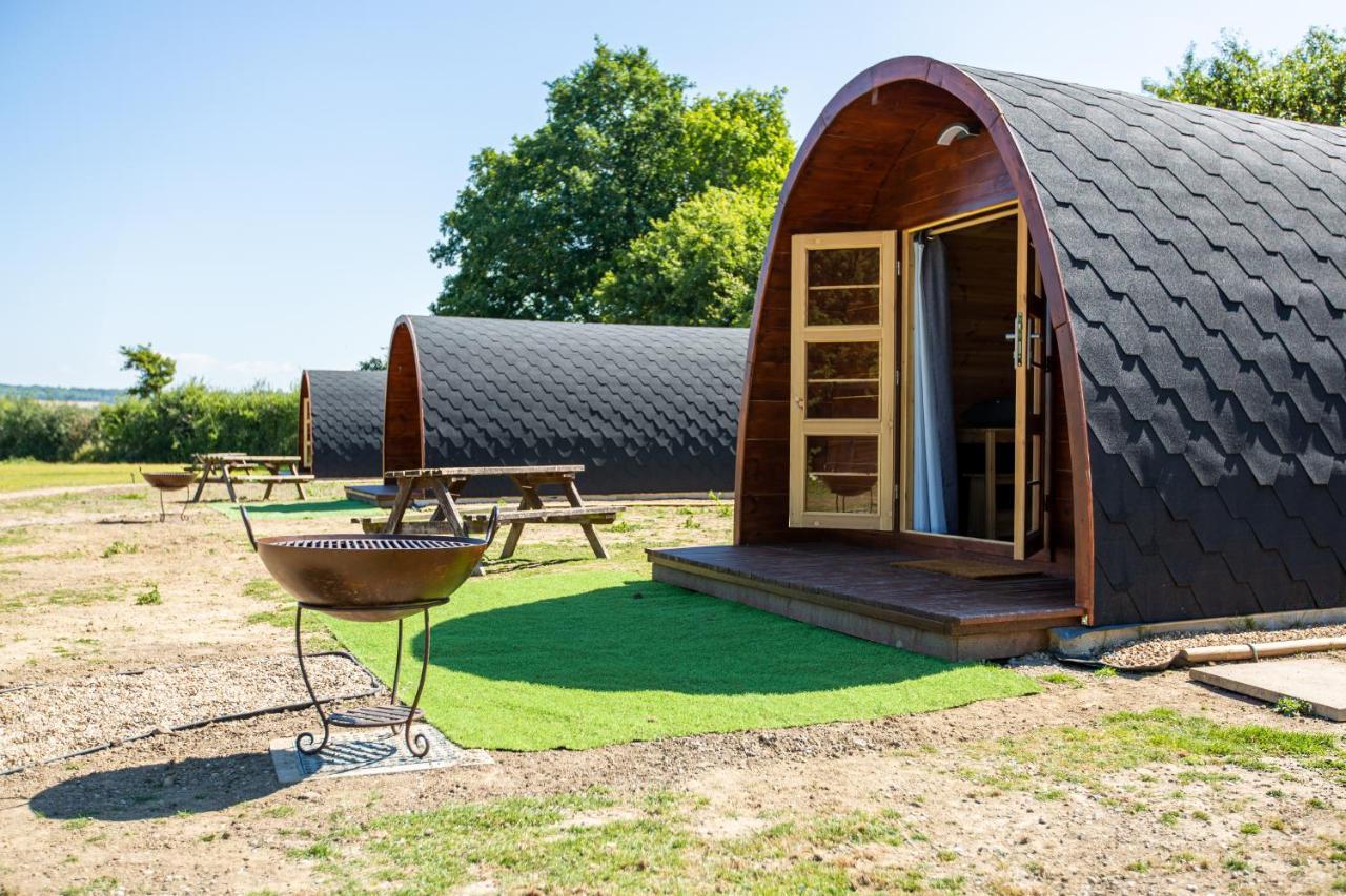 The Woolpack Glamping Hotel Maidstone Ngoại thất bức ảnh