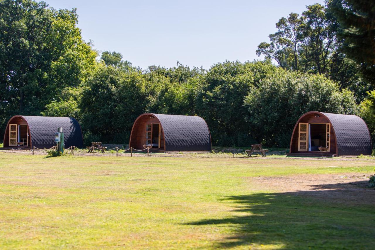The Woolpack Glamping Hotel Maidstone Ngoại thất bức ảnh